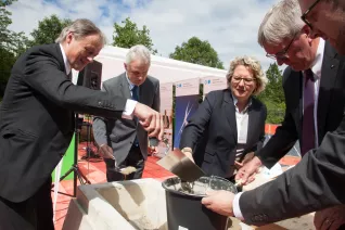 ihne_raetz_schulz_schuster_pfarrer-jaeger_polier-klaus-dassen_20160704_300dpi_eva_tritschler_1669.jpg (DE)