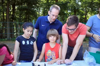 Kinderspielzeug-fuer-Fluechtlinge_FBEMT_20160719_Foto-Flessing_img_7601.jpg (DE)