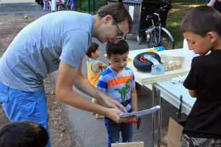 Kinderspielzeug-fuer-Fluechtlinge_FBEMT_20160719_Foto-Flessing_img_7641.jpg (DE)