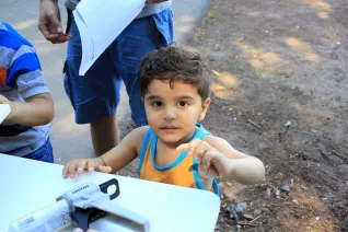 Kinderspielzeug-fuer-Fluechtlinge_FBEMT_20160719_Foto-Flessing_img_7643.jpg (DE)