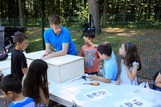 Kinderspielzeug-fuer-Fluechtlinge_FBEMT_20160719_Foto-Flessing_img_7649.jpg (DE)