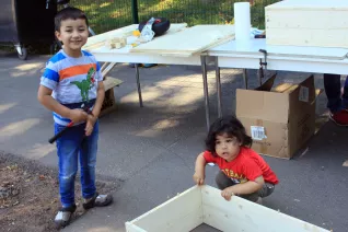 Kinderspielzeug-fuer-Fluechtlinge_FBEMT_20160719_Foto-Flessing_img_7675.jpg (DE)