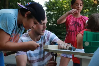 Kinderspielzeug-fuer-Fluechtlinge_FBEMT_20160719_Foto-Reith_img_8088.jpg (DE)