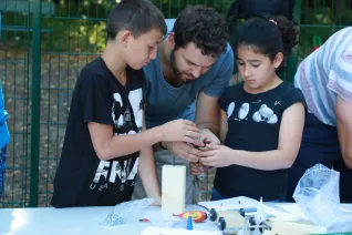 Kinderspielzeug-fuer-Fluechtlinge_FBEMT_20160719_Foto-Reith_img_8097.jpg (DE)