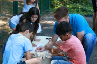 Kinderspielzeug-fuer-Fluechtlinge_FBEMT_20160719_Foto-Reith_img_8103.jpg (DE)