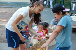 Kinderspielzeug-fuer-Fluechtlinge_FBEMT_20160719_Foto-Reith_img_8112.jpg (DE)