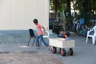 Kinderspielzeug-fuer-Fluechtlinge_FBEMT_20160719_Foto-Reith_img_8148.jpg (DE)