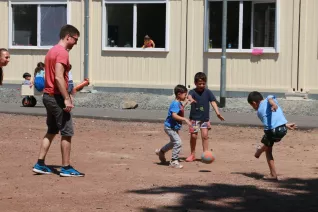 Kinderspielzeug-fuer-Fluechtlinge_FBEMT_20160719_Foto-Reith_img_8167.jpg (DE)
