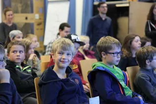 kinderuni_computergrafik_erleben_hinkenjann_ivc_sta_20151112_foto_j._kuestenmacher_img_892405.jpg (DE)