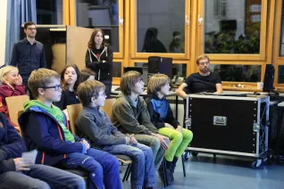 kinderuni_computergrafik_erleben_hinkenjann_ivc_sta_20151112_foto_j._kuestenmacher_img_892406.jpg (DE)