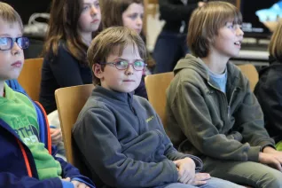 kinderuni_computergrafik_erleben_hinkenjann_ivc_sta_20151112_foto_j._kuestenmacher_img_892407.jpg (DE)