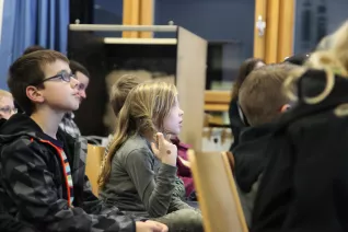 kinderuni_computergrafik_erleben_hinkenjann_ivc_sta_20151112_foto_j._kuestenmacher_img_892409.jpg (DE)