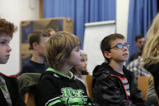 kinderuni_computergrafik_erleben_hinkenjann_ivc_sta_20151112_foto_j._kuestenmacher_img_892410.jpg (DE)