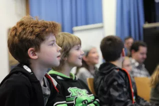 kinderuni_computergrafik_erleben_hinkenjann_ivc_sta_20151112_foto_j._kuestenmacher_img_892413.jpg (DE)