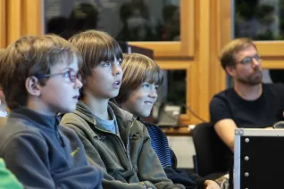 kinderuni_computergrafik_erleben_hinkenjann_ivc_sta_20151112_foto_j._kuestenmacher_img_892415.jpg (DE)