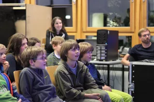 kinderuni_computergrafik_erleben_hinkenjann_ivc_sta_20151112_foto_j._kuestenmacher_img_892416.jpg (DE)