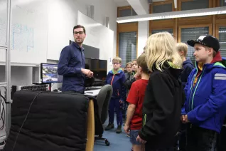 kinderuni_computergrafik_erleben_hinkenjann_ivc_sta_20151112_foto_j._kuestenmacher_img_892419.jpg (DE)