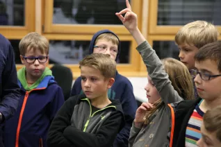 kinderuni_computergrafik_erleben_hinkenjann_ivc_sta_20151112_foto_j._kuestenmacher_img_892422.jpg (DE)