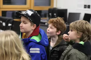 kinderuni_computergrafik_erleben_hinkenjann_ivc_sta_20151112_foto_j._kuestenmacher_img_892423.jpg (DE)