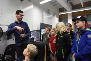 kinderuni_computergrafik_erleben_hinkenjann_ivc_sta_20151112_foto_j._kuestenmacher_img_892426.jpg (DE)