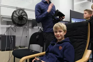 kinderuni_computergrafik_erleben_hinkenjann_ivc_sta_20151112_foto_j._kuestenmacher_img_892430.jpg (DE)