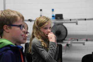 kinderuni_computergrafik_erleben_hinkenjann_ivc_sta_20151112_foto_j._kuestenmacher_img_892435.jpg (DE)