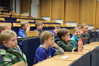 kinderuni_good_vibrations_gross_sta_20181129_foto_juri_kuestenmacher_06.jpg (DE)