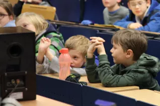 kinderuni_good_vibrations_gross_sta_20181129_foto_juri_kuestenmacher_23.jpg (DE)