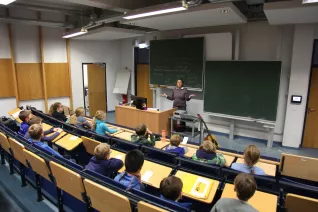 kinderuni_good_vibrations_gross_sta_20181129_foto_juri_kuestenmacher_25.jpg (DE)
