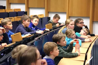 kinderuni_good_vibrations_gross_sta_20181129_foto_juri_kuestenmacher_33.jpg (DE)
