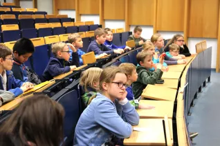 kinderuni_good_vibrations_gross_sta_20181129_foto_juri_kuestenmacher_34.jpg (DE)