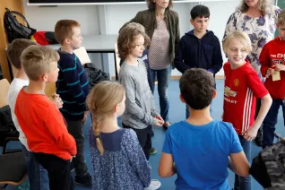 kinderuni_kopfschuetteln_rhb_20180426_foto_c._pesch_11.jpg (DE)