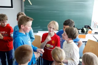 kinderuni_kopfschuetteln_rhb_20180426_foto_c._pesch_15.jpg (DE)