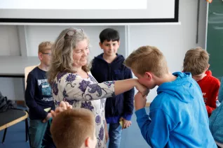 kinderuni_kopfschuetteln_rhb_20180426_foto_c._pesch_17.jpg (DE)