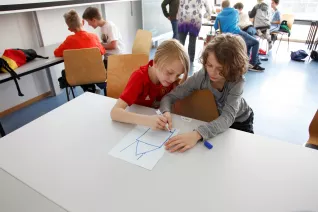 kinderuni_kopfschuetteln_rhb_20180426_foto_c._pesch_20.jpg (DE)