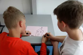 kinderuni_kopfschuetteln_rhb_20180426_foto_c._pesch_21.jpg (DE)