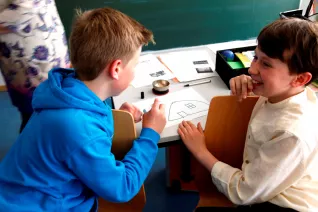 kinderuni_kopfschuetteln_rhb_20180426_foto_c._pesch_23.jpg (DE)