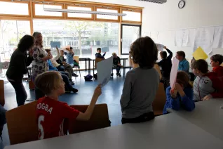 kinderuni_kopfschuetteln_rhb_20180426_foto_c._pesch_26.jpg (DE)