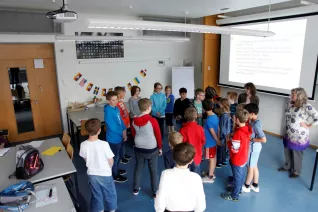 kinderuni_kopfschuetteln_rhb_20180426_foto_c._pesch_32.jpg (DE)