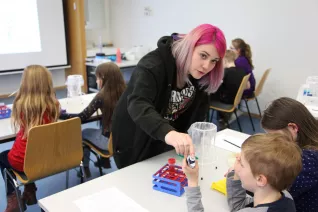 kinderuni_rhb_zahlen_jaeger_20190221_foto_c._pesch_29.jpg (DE)