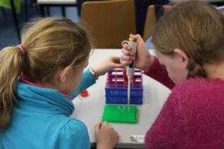 kinderuni_rhb_zahlen_jaeger_20190221_foto_c._pesch_38.jpg (DE)