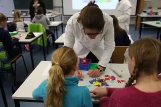kinderuni_rhb_zahlen_jaeger_20190221_foto_c._pesch_50.jpg (DE)