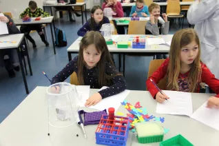 kinderuni_rhb_zahlen_jaeger_20190221_foto_c._pesch_69.jpg (DE)