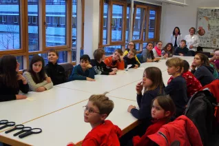 kinderuni_rheinbach_mikroskop_20160211_foto_m._flacke_p2110227.jpg (DE)