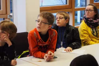 kinderuni_rheinbach_mikroskop_20160211_foto_m._flacke_p2110243.jpg (DE)