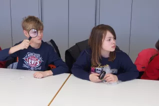 kinderuni_rheinbach_mikroskop_20160211_foto_m._flacke_p2110253.jpg (DE)