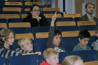 kinderuni_sta_chinesisch_23.11.17_10.jpg (DE)