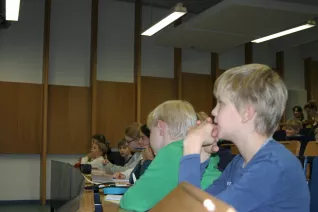 kinderuni_sta_chinesisch_23.11.17_13.jpg (DE)