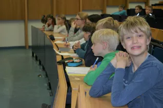 kinderuni_sta_chinesisch_23.11.17_15.jpg (DE)