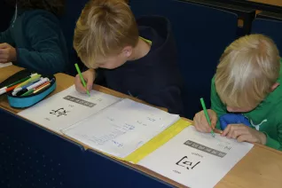 kinderuni_sta_chinesisch_23.11.17_17.jpg (DE)